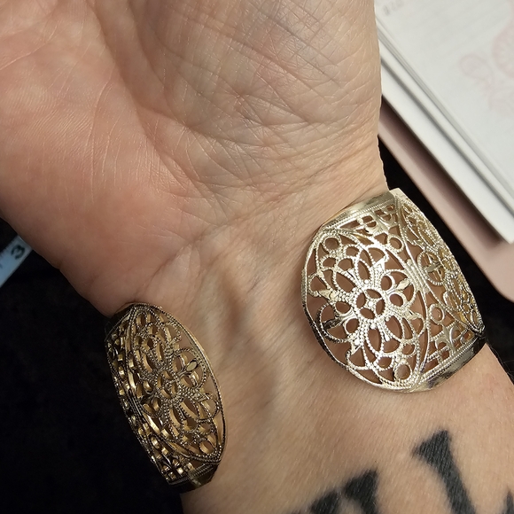 Vintage Lightweight Silver Tone Filigree Cuff - Picture 3 of 6